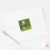 Golf Ball op Golf Cart over groene gras Vierkante Sticker (Envelop)
