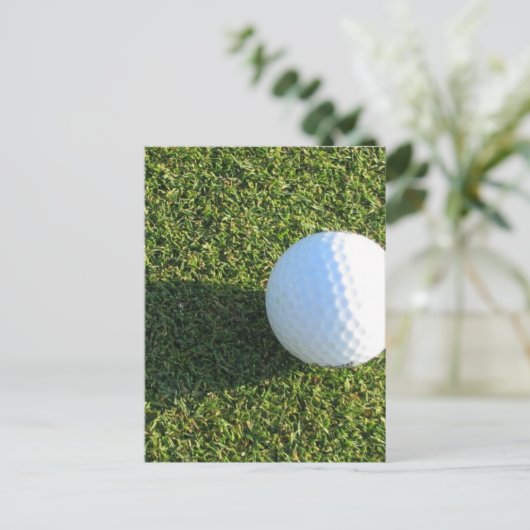 Golf Ball op Golf Green Briefkaart (Staand voorkant)