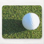 Golf Ball op Golf Green Muismat (Voorkant)
