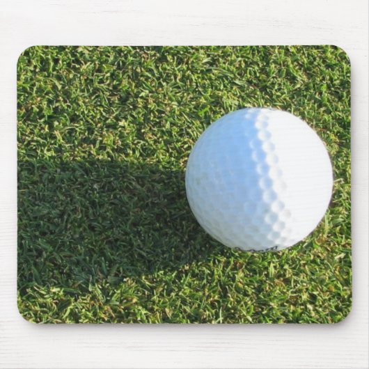 Golf Ball op Golf Green Muismat (Voorkant)