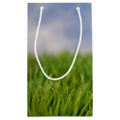 Golf Ball op t-shirt Klein Cadeauzakje (Achterkant)