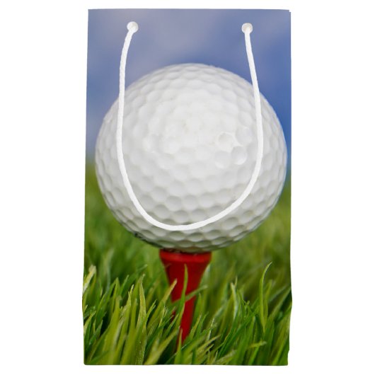 Golf Ball op t-shirt Klein Cadeauzakje (Voorkant)