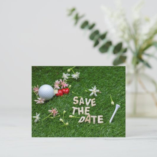 Golf Bewaar de datum met golfbal en bloemen Briefkaart (Staand voorkant)