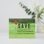 Golf Bewaar de datum met golfvlag op groen Aankondigingskaart (Staand voorkant)