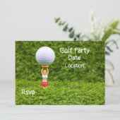 Golf caddy draagt golfbal voor golfer kaart (Staand voorkant)