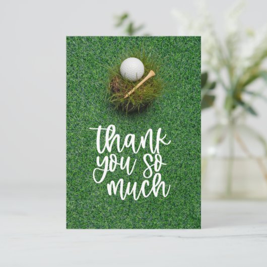 Golf Dank u op groene gras achtergrond Bedankkaart (Staand voorkant)