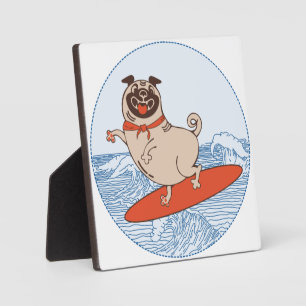 Golf die een gelukkige hond op het surfbord heeft fotoplaat