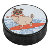Golf die een gelukkige hond op het surfbord heeft hockey puck (3/4)