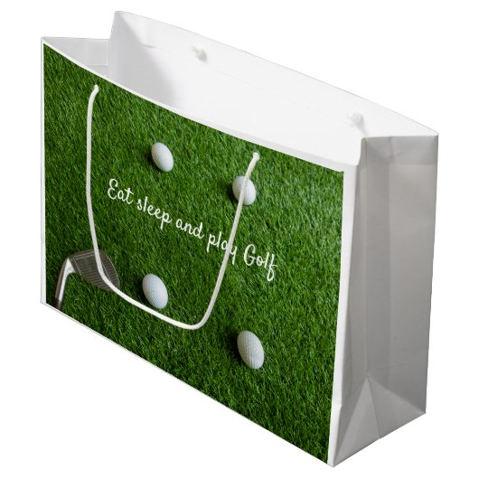 Golf Eat slaapt en speelt met golfballen op groen Groot Cadeauzakje (Voorkant Gekanteld)