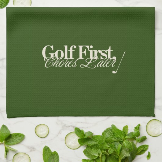 'Golf eerst, klusjes later' Grappig klassiek groen Theedoek (Gevouwen)