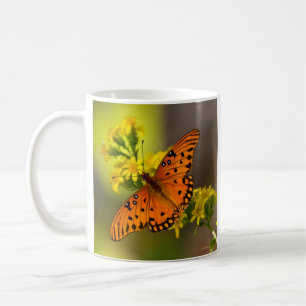 Golf Fritillary ook wel Passievlinder op Guldenroe Koffiemok