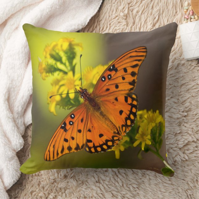 Golf Fritillary ook wel Passievlinder op Guldenroe Kussen (Deken)