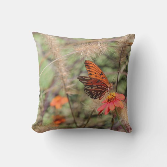 Golf Fritillary op Zinnia Kussen (Voorkant)