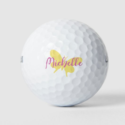 Golf gedempt geel vlinderscript roze naam golfballen (Voorkant)