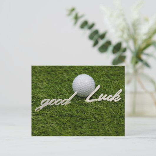 Golf geluk met golfbal op groen gras briefkaart (Staand voorkant)