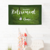 Golf-gelukkige pensionering met golfbal op groene spandoek (Insitu)