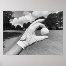 Golf Glove Holding Ball op Fairway