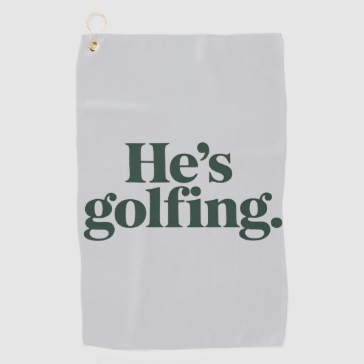 Golf Hij Is Golfende Man Geschenken Grappige Vrouw Golfhanddoek (Voorkant)