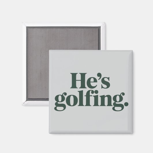 Golf Hij Is Golfende Man Geschenken Grappige Vrouw Magneet (Voorkant / Achterkant)