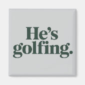 Golf Hij Is Golfende Man Geschenken Grappige Vrouw Magneet (Voorkant)