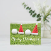 Golf kerstkaart met kerstmuts op groen gras briefkaart (Staand voorkant)