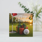 Golf Kerstmis met golfbal op groen gras Kaart (Staand voorkant)