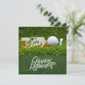 Golf pensioen met golfbal en bier op groen kaart (Staand voorkant)