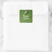 Golf putter op groen gras Dank je Vierkante Sticker (Tas)