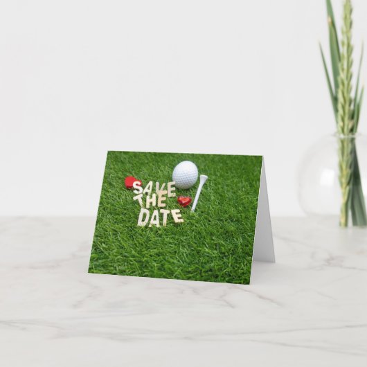 Golf redt de Datum met golf en t-shirt op groen (Voorkant)