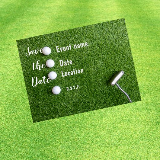 Golf redt de datum met golfbal op groen gras briefkaart