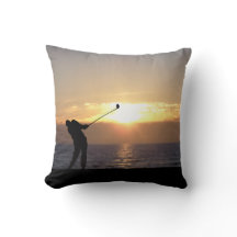 Golf spelen op zonsondergang