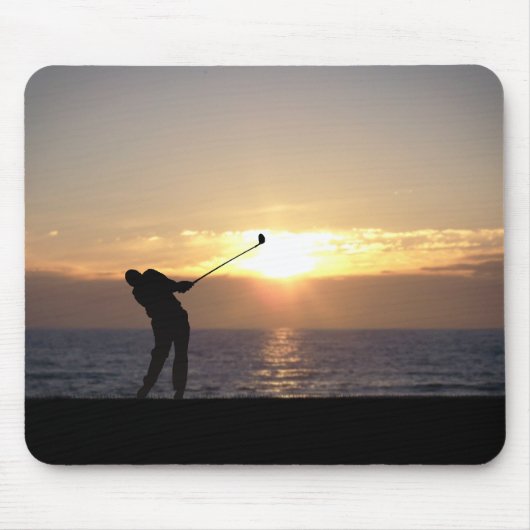 Golf spelen op zonsondergang muismat (Voorkant)