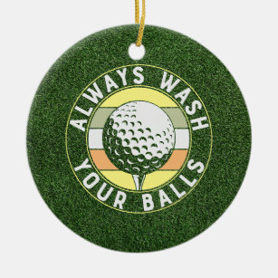 Golf spoelt altijd je bal met golfbal op t-shirt keramisch ornament