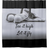 Golf-t-shirt en golfbal op zwarte achtergrond douchegordijn (Voorkant)