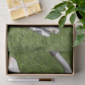 Golf verjaardag met golfbal en schoenen op groen tissuepapier (Geschenk)