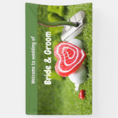 Golf welkom op bruiloft met golfbal en liefde spandoek (Verticaal)