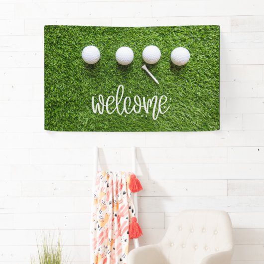 Golf-welkomstbord met golfbal op groen gras spandoek (Insitu)