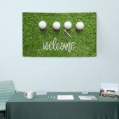 Golf-welkomstbord met golfbal op groen gras spandoek (Beurs)