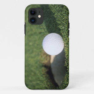 Golfbal aan de rand van het gat iPhone 11 hoesje