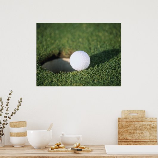 Golfbal aan de rand van het gat poster (Keuken)