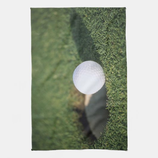 Golfbal aan de rand van het gat theedoek (Verticaal)