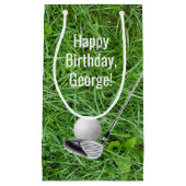 Golfbal en Club op gras verjaardag Klein Cadeauzakje (Voorkant)