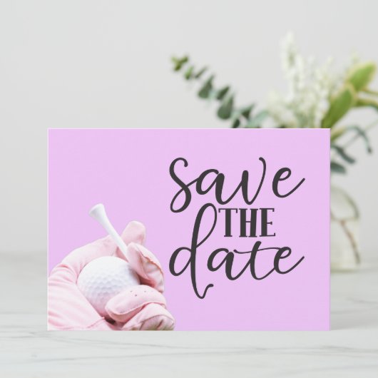 Golfbal en roze handschoen op roze voor dame save the date (Staand voorkant)
