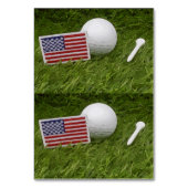 Golfbal en t-shirt met Amerikaanse vlag op groen Kaart (Achterkant)