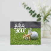 Golfbal en t-shirt op groen gras... bedankt jullie briefkaart (Staand voorkant)