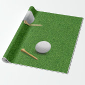 Golfbal en tee op groene gras achtergrond cadeaupapier (Uitgerold)