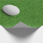 Golfbal en tee op groene gras achtergrond cadeaupapier (Hoek)