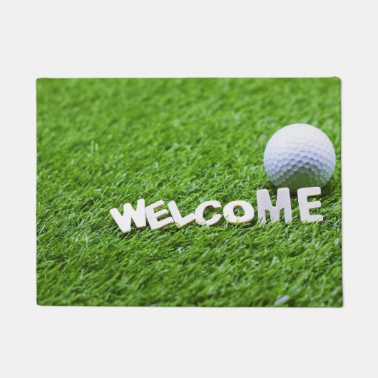 Golfbal en welkom geweid op gras deurmat (Voorkant)
