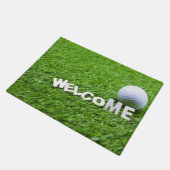 Golfbal en welkom geweid op gras deurmat (Schuin)