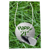 Golfbal in gras 21e verjaardag Medium Gift Bag Cadeauzakje (Voorkant)